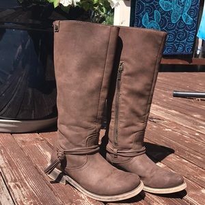Roxy Boots Size:8